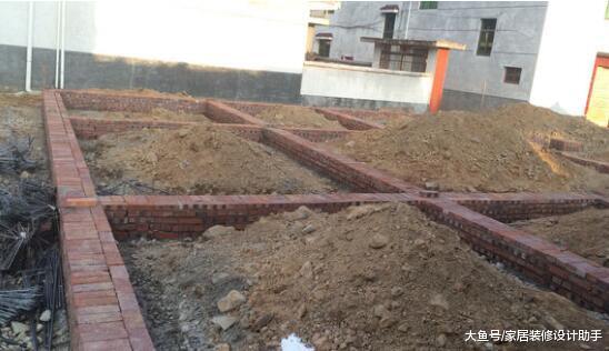 96年小伙只花15万自建两层半小洋房, 完工后朋友称赞有志不在年高