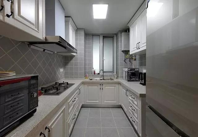 客廳的半堵電視墻和臥室的榻榻米飄窗, 讓我家很受喜歡