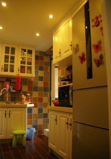 60平小家住进一家四口, 阳台榻榻米能当一间房, 日子过得有滋有味