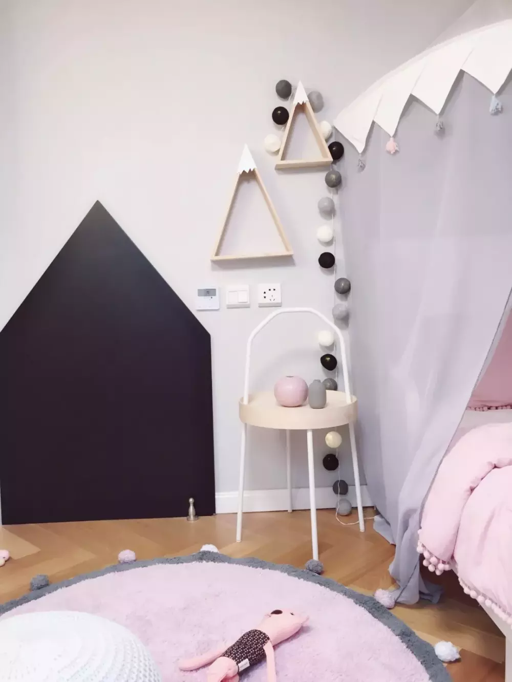 北漂菇凉的45平阁楼小户型, 爆改4卧3卫, 太厉害了