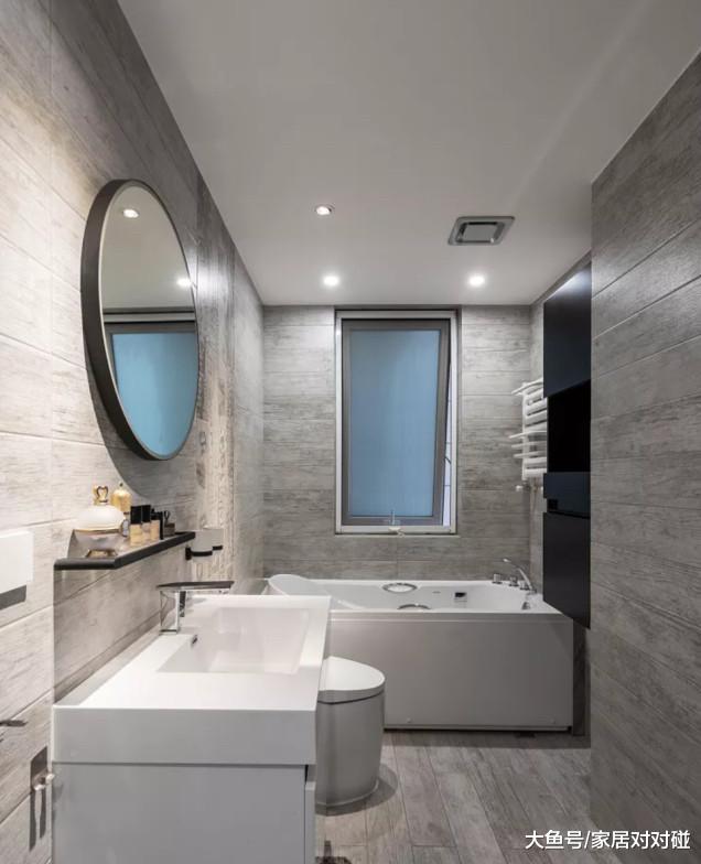 老公坚持客厅屋顶“铺地板”, 个性极了! 阳台垫高更实用, 晒晒!