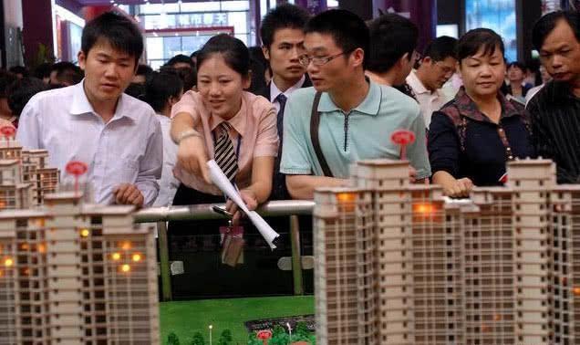 买房时, 有钱人最“嫌弃”这3个楼层, 新手最好也别买, 谁买坑谁