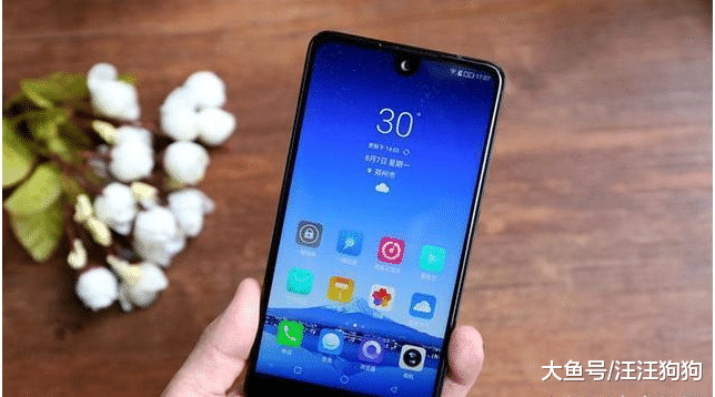 最惨全面屏手机, 骁龙630+双摄+NFC, 从2499跌至1299元