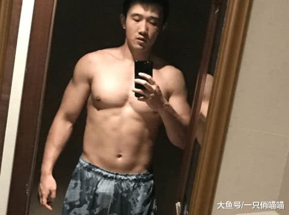 死亡宣告半夜寂寞向粉丝索要“资源”! 粉丝: 路子这么野的吗