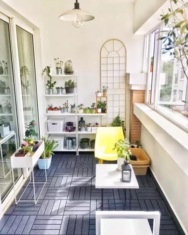 越来越多人阳台不铺瓷砖了, 现在流行这种, 好看又不过时!