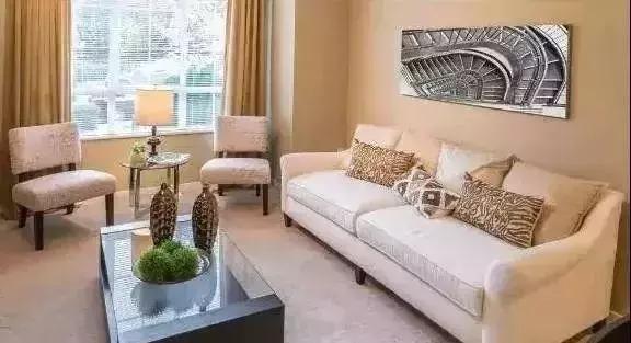 客厅就算没有阳台, 也能做得好看又实用!