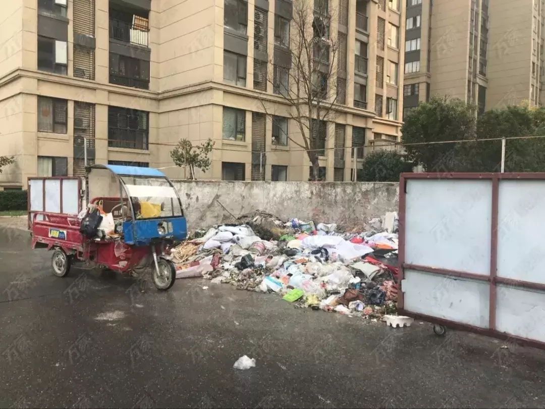 合肥这些小区被物业坑惨了! 垃圾遍地、房子贬值 你怎么看?