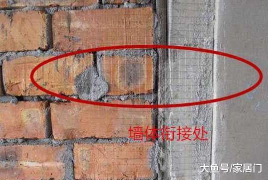 我家砌墙时少做这道工序, 贴完瓷砖没半年就脱落, 万万别这样装