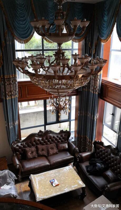挑空客厅大吊灯花了二万八, 整体装修我也不满意, 60万算是白花了