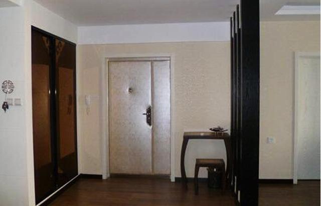 亲戚120平新房装修完 30多米大的客厅 喜欢电视墙的设计