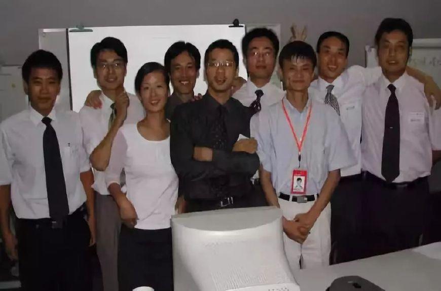 皇天不负有心人, 我终于成功的拿下了做房产经纪人以来的第一单!