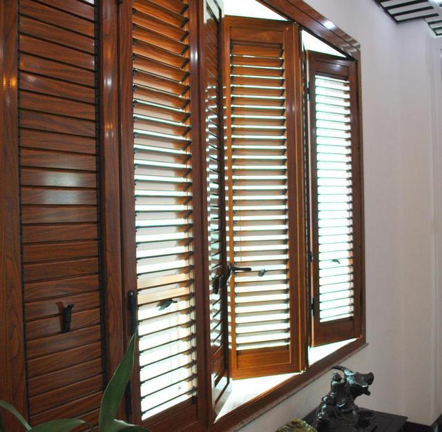 别傻了, 现在谁家阳台还装推拉窗, 如今流行这种的, 空间大! 实用