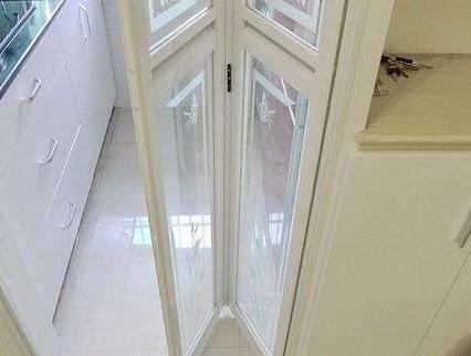 厨房不要再装推拉门了, 现在都流行这种门, 省地方又耐用十倍!