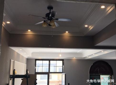 装修用了1年多, 家里还安装了电梯, 都说房子外观好看