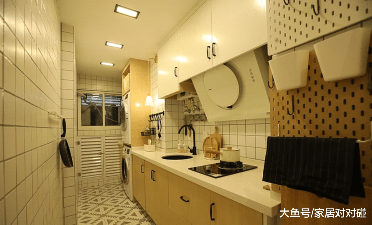 43㎡小宅, 硬在窗户旁挤出“小书房”, 真心实用! 全屋收纳绝了!