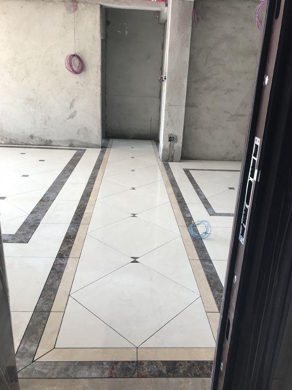 新房装修1个月, 瓷砖贴完了, 中央空调花了快4万, 地板很大气