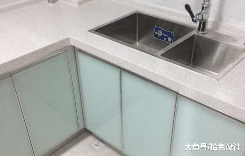 邻居说橱柜价格与做工没关系, 可安装好之后, 我发现他错了