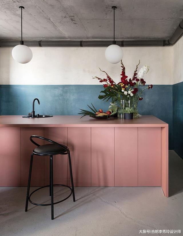 现在厨卫不流行贴瓷砖了, 只刷乳胶漆就让人眼前一亮, 效果好很多!