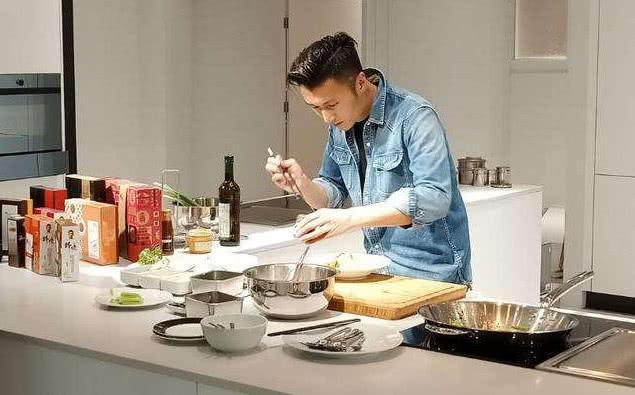 离婚6年, 谢霆锋首次谈及感情, 该放下的要放下了