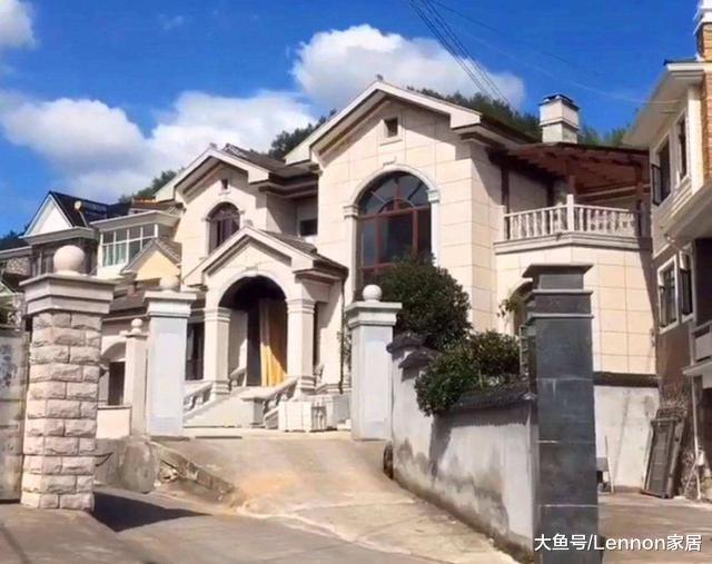自建房外墙不要贴瓷砖了, 直接用此物好看又耐用, 有钱人都这样做