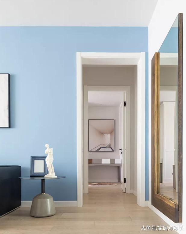 老公坚持客厅屋顶“铺地板”, 个性极了! 阳台垫高更实用, 晒晒!