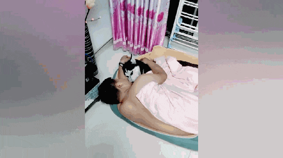 老公喝醉酒, 躺狗窝搂着哈士奇睡一夜, 第二天二哈的表情都懵了…