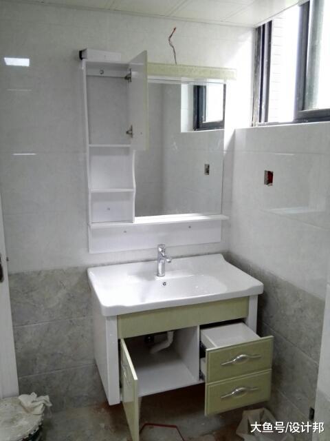 晒晒我家新屋, 有点丑, 但头一次见将阳台和客厅连起来!