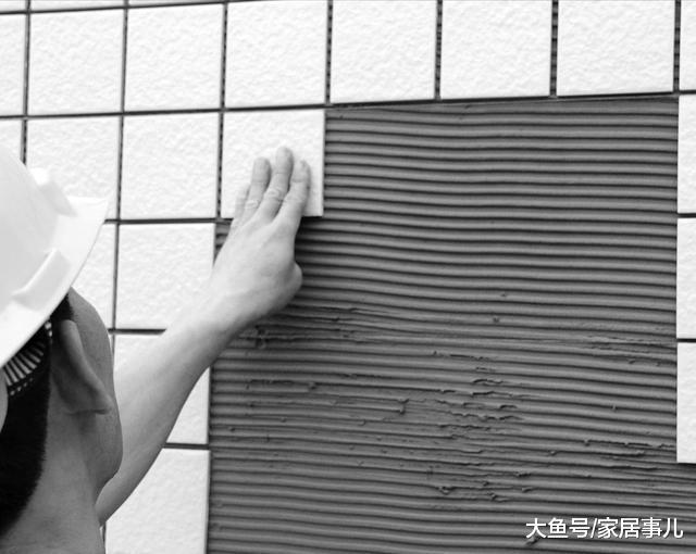 新房不要用水泥了, 直接用此物贴瓷砖方便又牢固, 有钱人都这样装