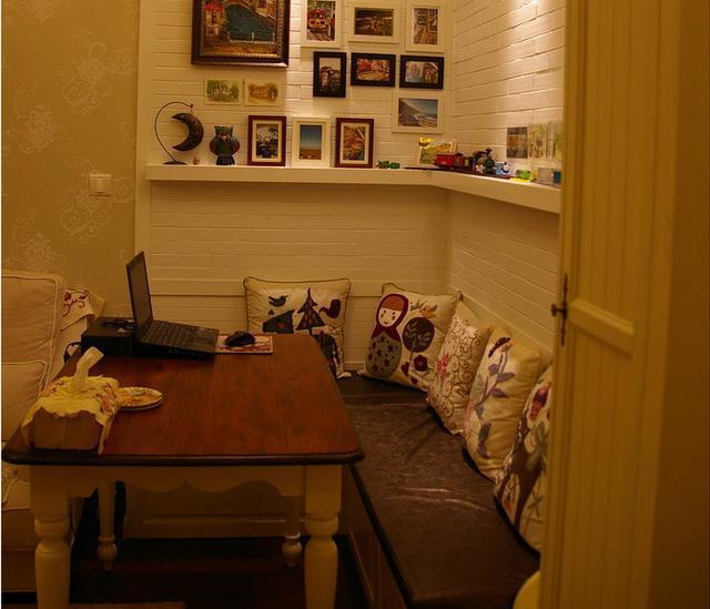 60平小家住进一家四口, 阳台榻榻米能当一间房, 日子过得有滋有味