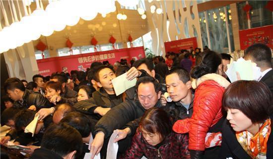 疯狂戏码在三四线城市上演, 刚需还能买房吗?