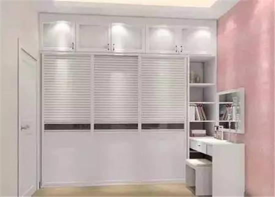 卧室不要装独立大衣柜了, 如今盛行装这种, 好用又不占地!