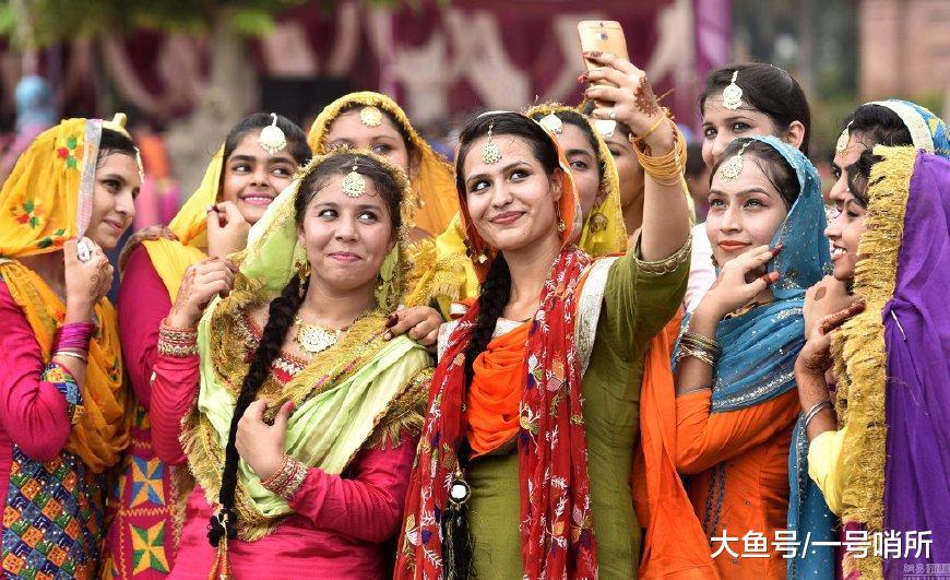 印度人: 想去中国玩, 安全吗? 英国女士回复醒目, 瑞典人评价精彩