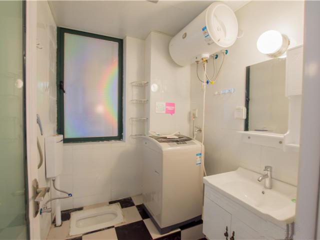 新房通风了一个月, 刚入住的85㎡新房, 客厅的原木地板很温馨