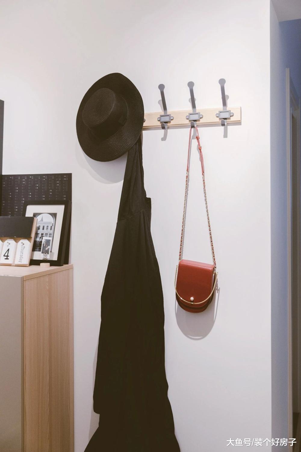 68㎡小两居, 改下桌子和墙面, 就多出一个独立餐厅!