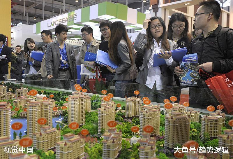 降价潮下冰与火: 炒房客3套房卖不动很焦虑, 刚需觑准时机想入市