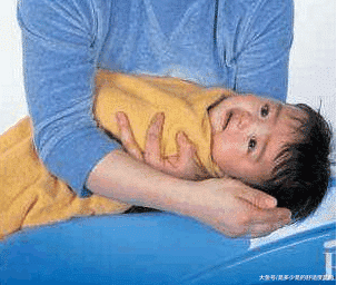 这样给宝宝洗头, 保证宝宝不哭不闹, 还能对宝宝减轻痛苦