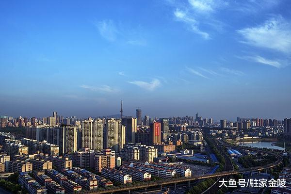 纠结房开商送的入户门要不要换? 多亏内行人提醒, 不然可能吃大亏
