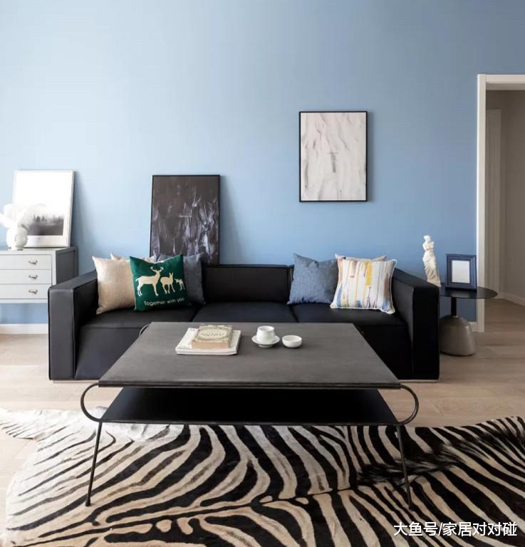 老公坚持客厅屋顶“铺地板”, 个性极了! 阳台垫高更实用, 晒晒!