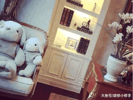 赖雨濛的豪宅: 客厅放着超大投影仪, 妥妥一枚文艺少女