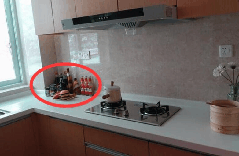 再见了瓶瓶罐罐! 中国“鬼才小发明, 还你灶台干净奢华, 现学不晚