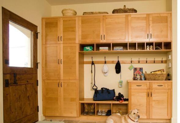 家庭玄关鞋柜设计, 底部留空会更实用哦!