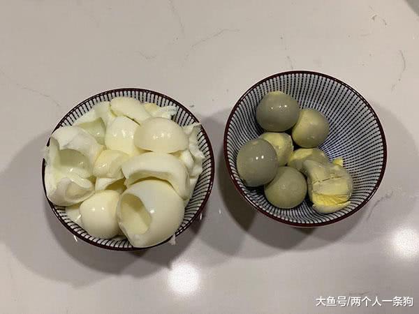 外婆买的土鸡蛋不小心被打破, 萨摩耶软糖开心到起飞, 妈妈: 蒸了