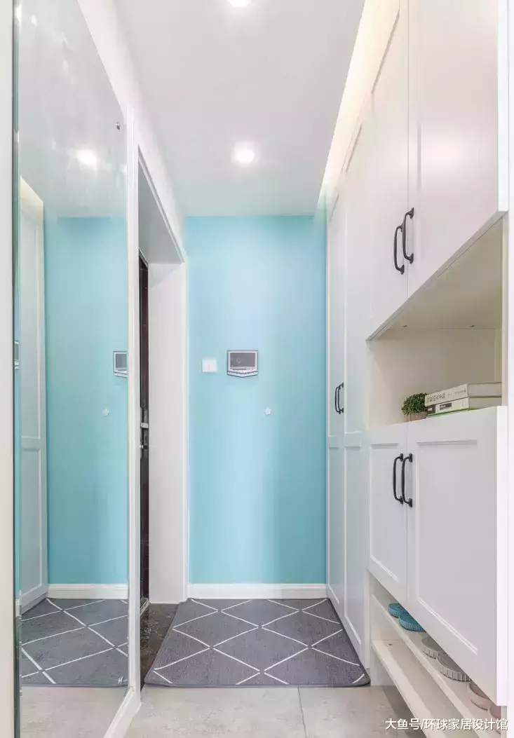 70平小户型, 电视柜设计第一次见, 收纳空间多了还美观!