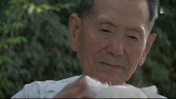 老人晕倒被送院剩忠犬露宿家门, 痴呆的他忘了一切却忘不了这记忆