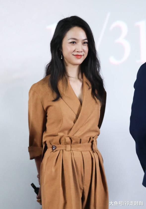 汤唯究竟胖了多少? 穿连体裤显胖不止20斤, 看上去起码130斤