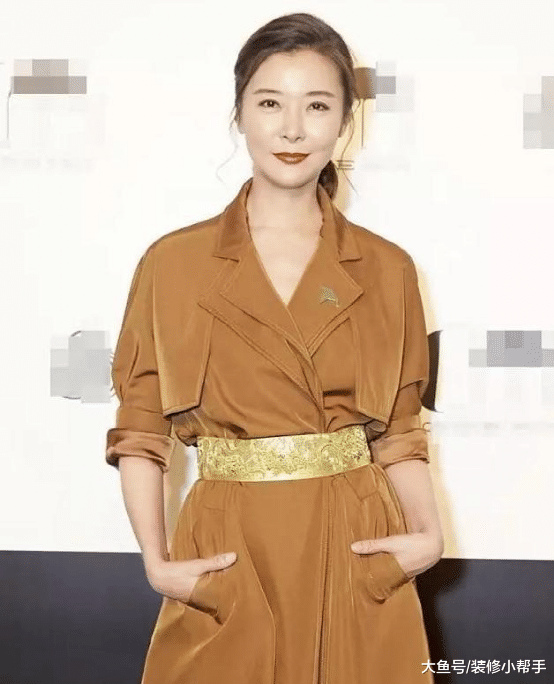 走进演员柯蓝的豪宅, 房子采用复式装修, 感觉缺少了一点豪气