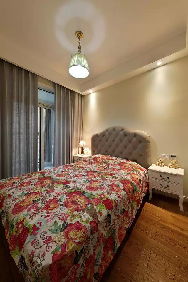 客廳的半堵電視墻和臥室的榻榻米飄窗, 讓我家很受喜歡