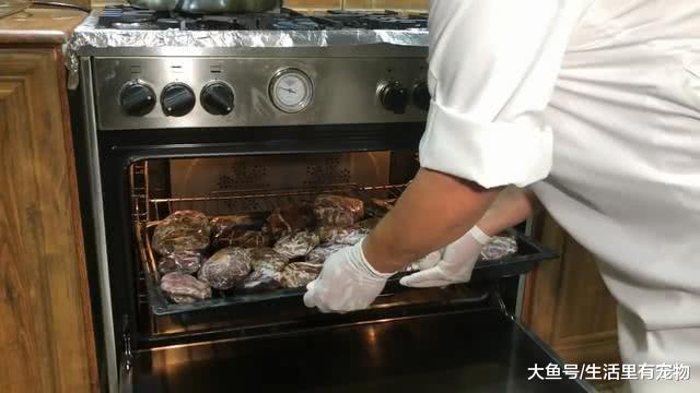 迪拜: 如何霸气吃海鲜? 放在石头上烤! 网友: 我竟有勇气点进来!