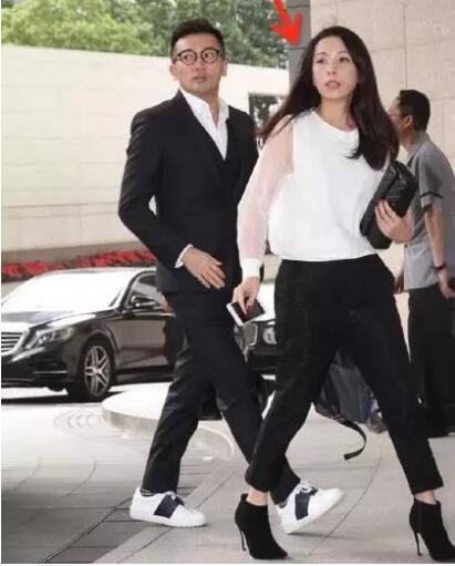 45岁苏有朋妻子曝光, 正脸超美, 网友: 怪不得没选林心如