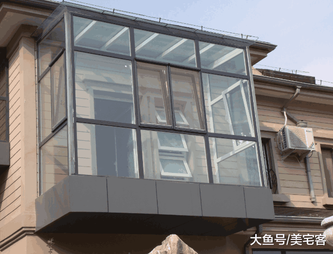 装了三套房才敢告诉你: 开发商装的阳台栏杆要不要拆? 太多人想错了